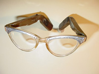 Sonotone Model 400 eyeglass hearing aid
