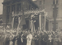 Celebration for Base Hospital 21 in front of Barnes Hospital, May 7, 1917