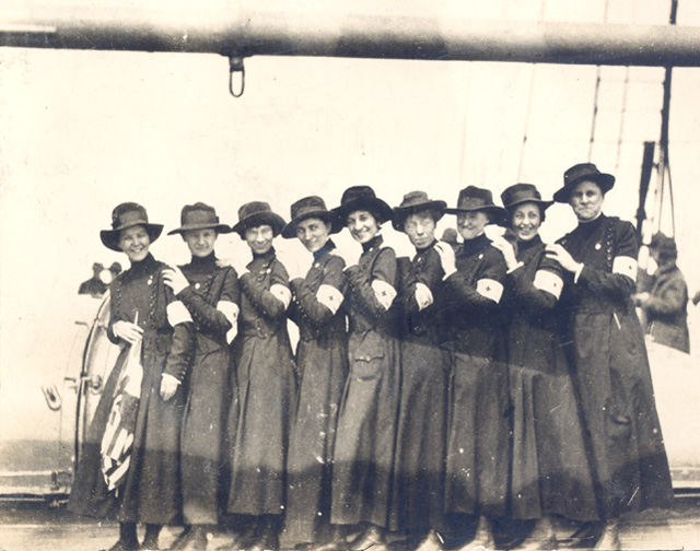 Chief nurse Julia C. Stimson and nurses, 1917