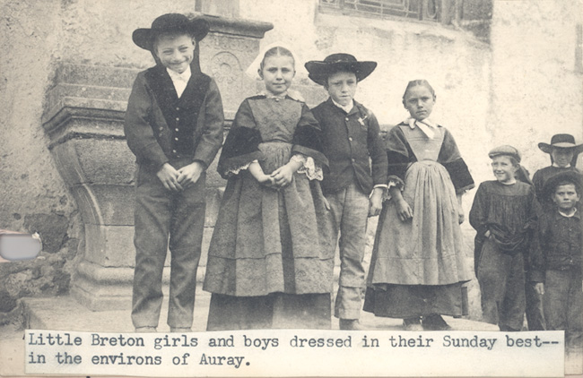 Postcard of Breton boys and girls, Auray, France