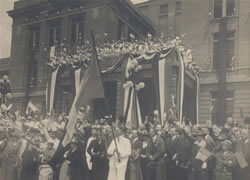 Base Hospital 21 celebration in front of Barnes Hospital, 1917